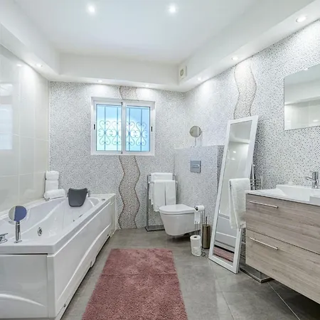 Golfinhos - Magnificent & Spacious 5 Bedroom Villa *