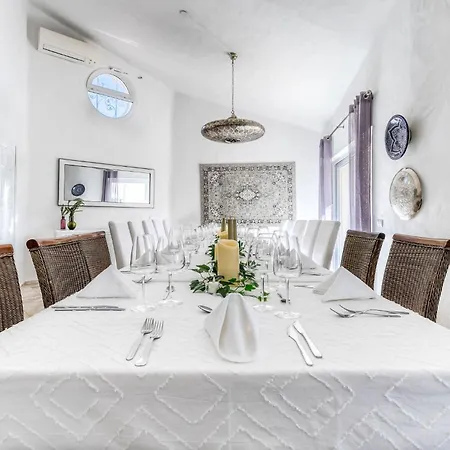 Golfinhos - Magnificent & Spacious 5 Bedroom Villa *