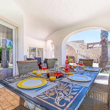 Villa Golfinhos - Magnificent & Spacious 5 Bedroom *