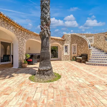 Golfinhos - Magnificent & Spacious 5 Bedroom Villa