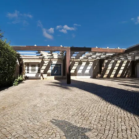 Villa Golfinhos - Magnificent & Spacious 5 Bedroom
