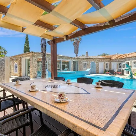 Golfinhos - Magnificent & Spacious 5 Bedroom