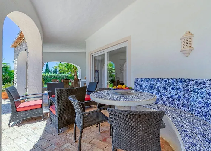 Villa Golfinhos - Magnificent & Spacious 5 Bedroom