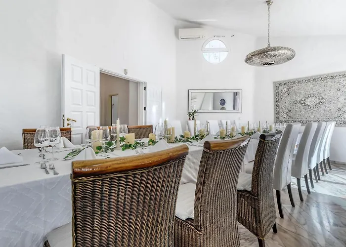 Golfinhos - Magnificent & Spacious 5 Bedroom Villa *