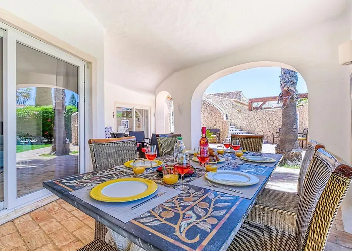 Villa Golfinhos - Magnificent & Spacious 5 Bedroom *