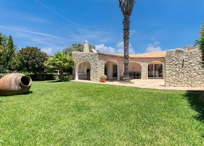 Villa Golfinhos - Magnificent & Spacious 5 Bedroom
