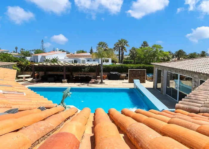 Golfinhos - Magnificent & Spacious 5 Bedroom Villa