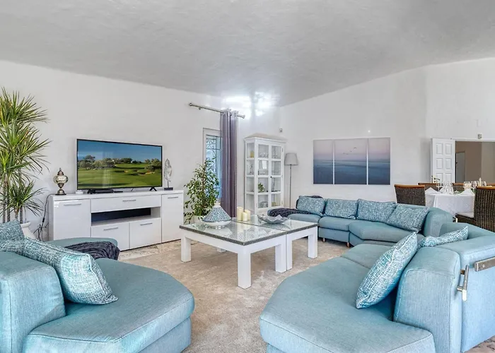 Villa Golfinhos - Magnificent & Spacious 5 Bedroom *