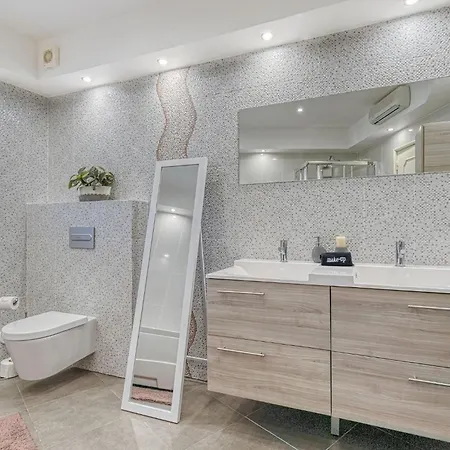 Golfinhos - Magnificent & Spacious 5 Bedroom