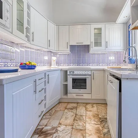 Golfinhos - Magnificent & Spacious 5 Bedroom Villa *