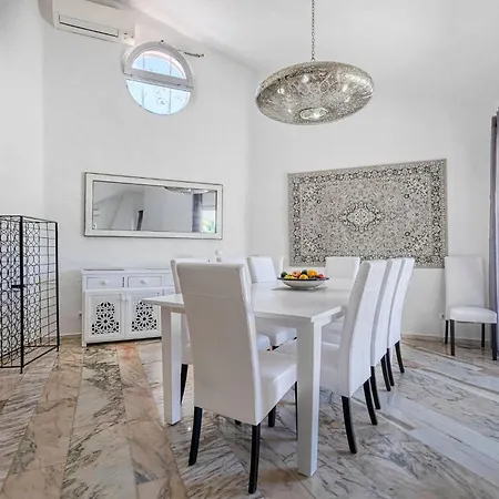 Golfinhos - Magnificent & Spacious 5 Bedroom *