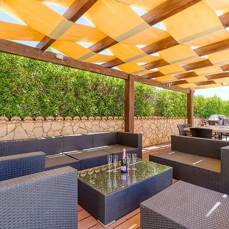 Golfinhos - Magnificent & Spacious 5 Bedroom Villa *