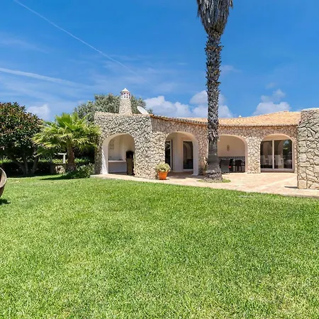 Villa Golfinhos - Magnificent & Spacious 5 Bedroom