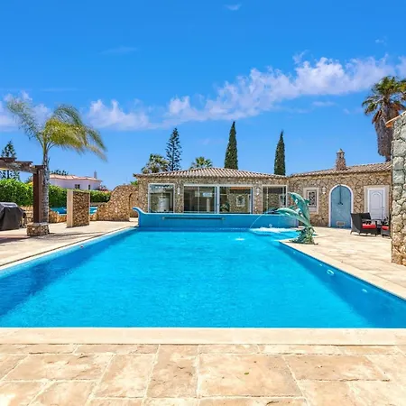 Golfinhos - Magnificent & Spacious 5 Bedroom